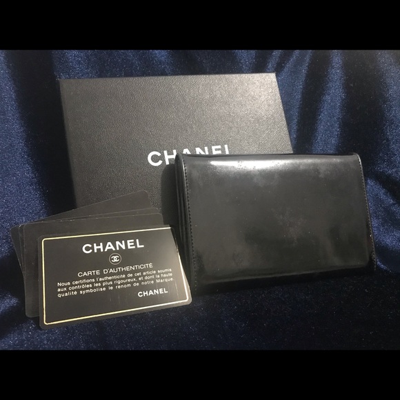 AUTHENTIC CHANEL PATENT LEATHER WALLET - Picture 3 of 7